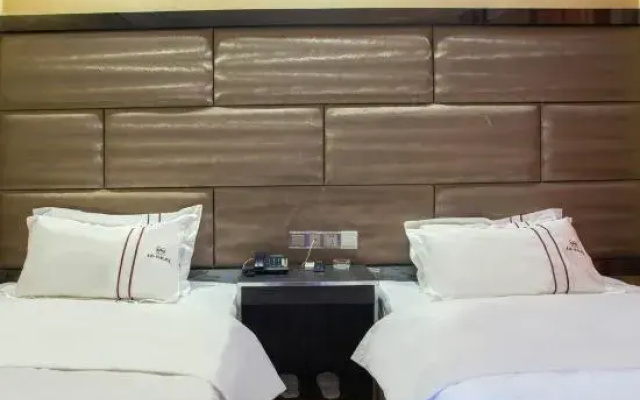 Domi Hotel