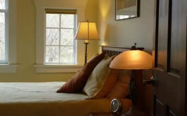 Blossom's Bed & Breakfast