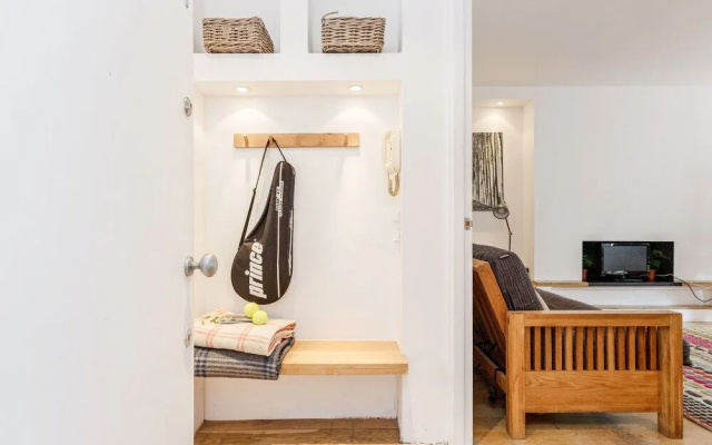 Modern Holland Park apartment