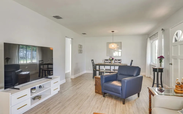 Beach-hop, Bike & Bbq! Clearwater Home w/ Yard