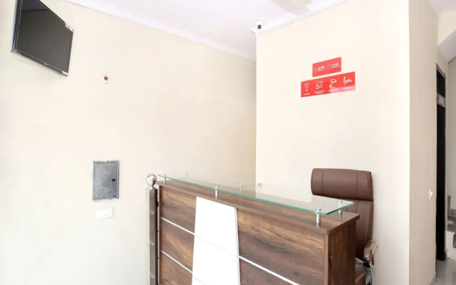OYO 16875 Hotel Skyz