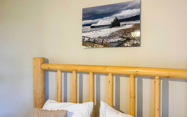 Beautiful Mccall Cabin: Perfect for Families!