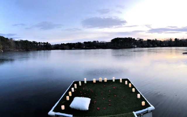 The Breeze Overlooking Minister s Pond