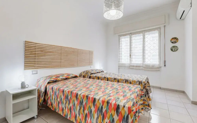 Cozy 2-Bedroom Flat with Balcony