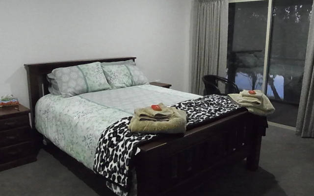 Curdievale Riverfront Lodge