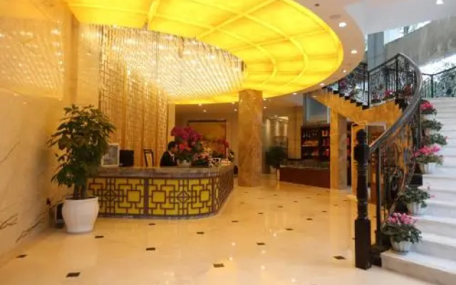 Chengdu Cloud Retreat Hotel(Dufu Thatched Cottage & Qingyang Palace Subway Station)