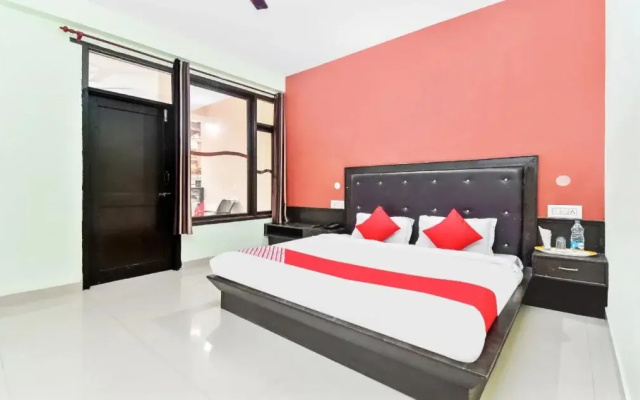 The Woodward Two By Oyo Room