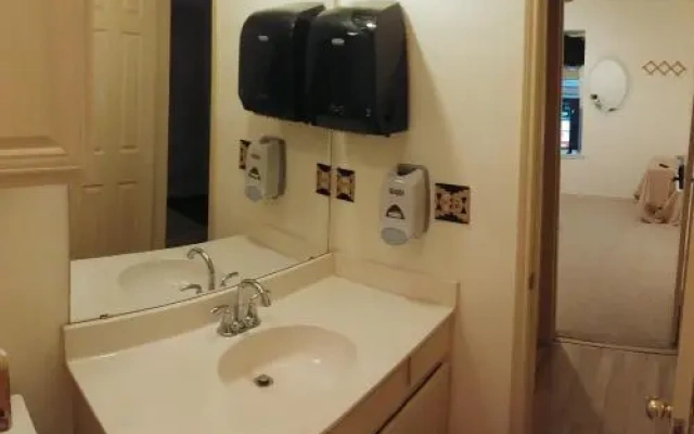 Cheap Private Room In a House