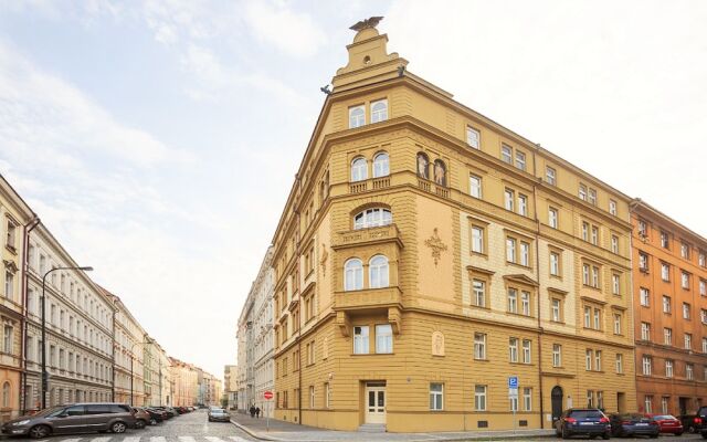 Апартаменты Charming Two-Bedroom Apartment Next To The Emmaus Abbey Прага вид на фасад