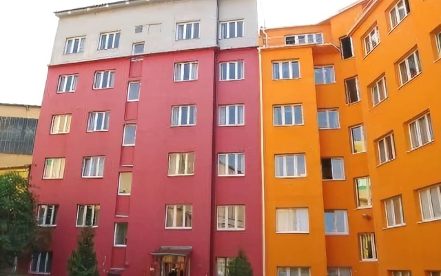 Hotel Inturprag вид на фасад