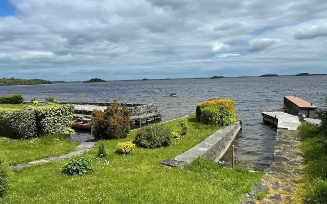 Lakeside Apartment Retreat in Oughterard Connemara