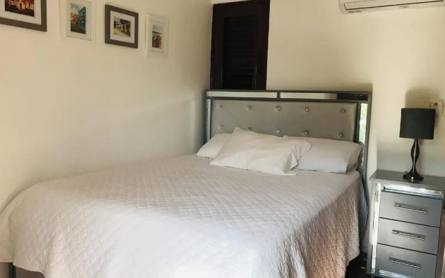 AMPLIO y bello apartamento-ZONA COLONIAL- wifi+balcon+2roons