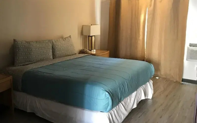 Delos Reyes Palm Springs