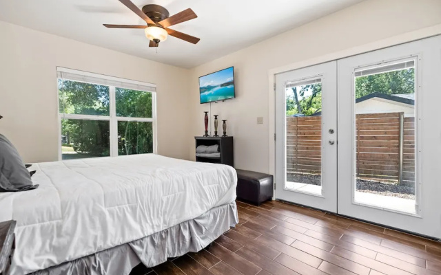 Screened-in Porch Walkable to Soco