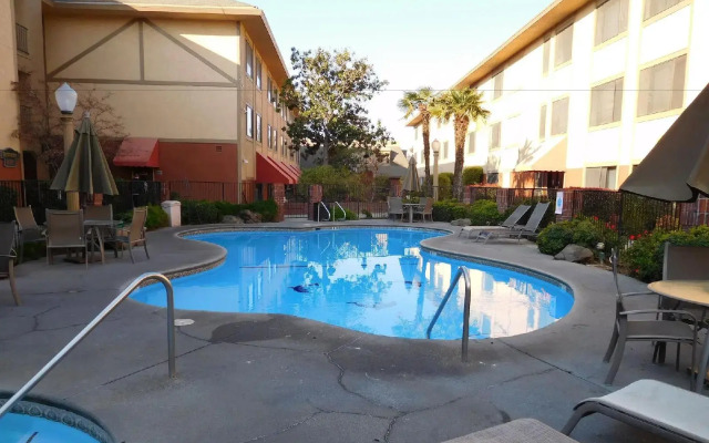 University Square Hotel