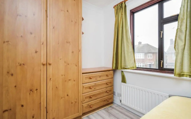 3br-sleeps5-parking-garden-accesstolondon