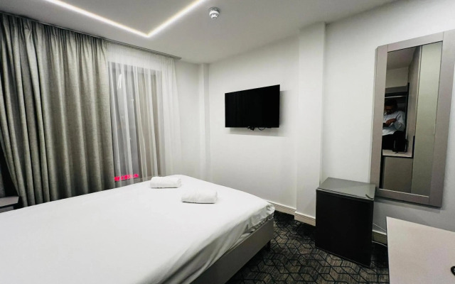 Ilford Grand Hotel