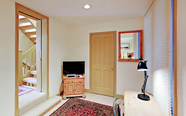 450 Offerson Road Townhouse by RedAwning