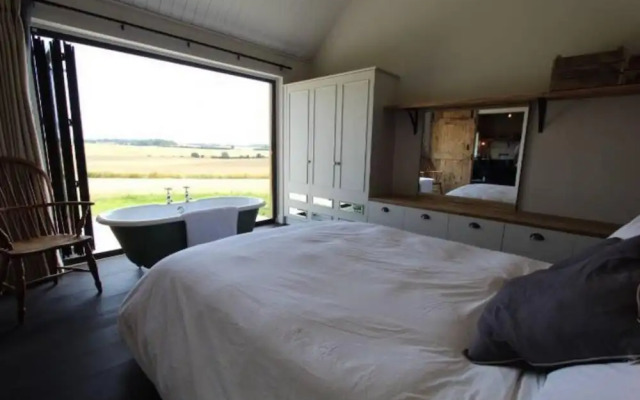 Rustic 1-bed Holiday Home in Suffolk Countryside