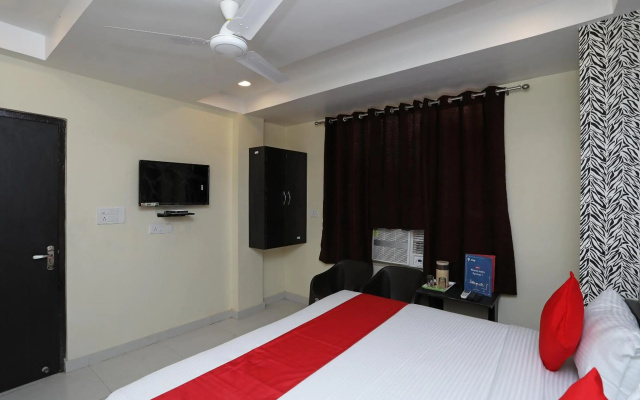 OYO Flagship 22697 Richa Grand Inn