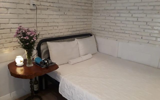 Phuong Van Hotel