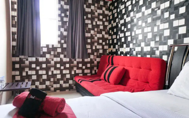 RedDoorz near Alun Alun Batu