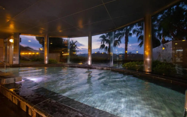 Toba Grand Hotel