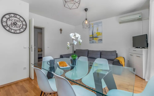 Amazing Apartment in Dramalj With 2 Bedrooms and Wifi