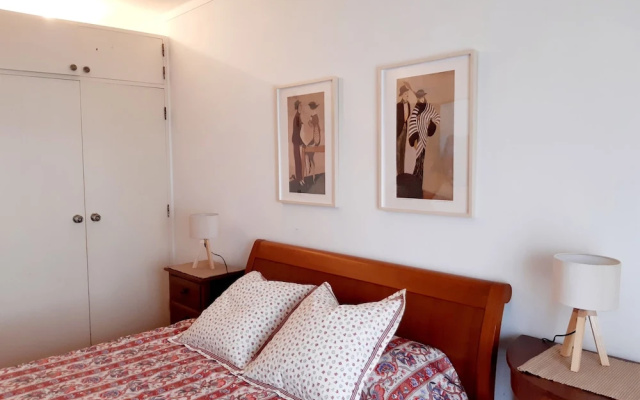 Impecable 4-bed Villa in Praia da Areia Branca