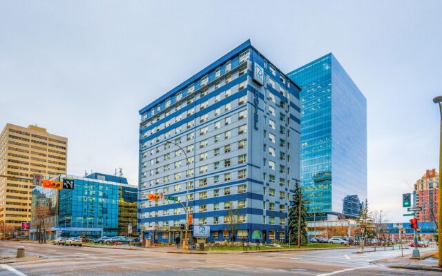 Отель Regency Suites Hotel Канада, Калгари - отзывы, цены и фото номеров - забронировать отель Regency Suites Hotel онлайн вид на фасад