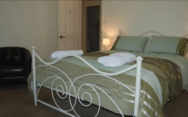 Gloucester on Avon Bed & Breakfast