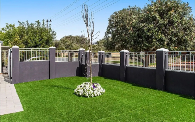 Peaceful South Perth Home near Perth Center