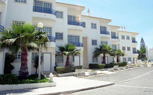 Отель Apartamentos Sereia da Oura вид на фасад