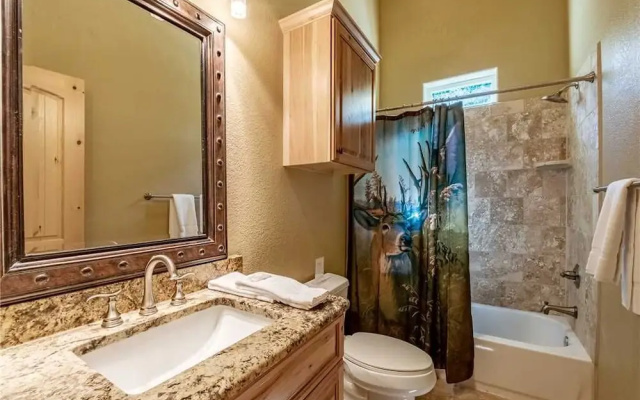 Heavenly Pines - Three Bedroom Cabin with Hot Tub