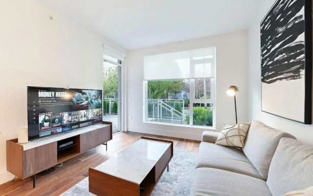 Sagittarius Palace Spacious 1BD 1BA besides park