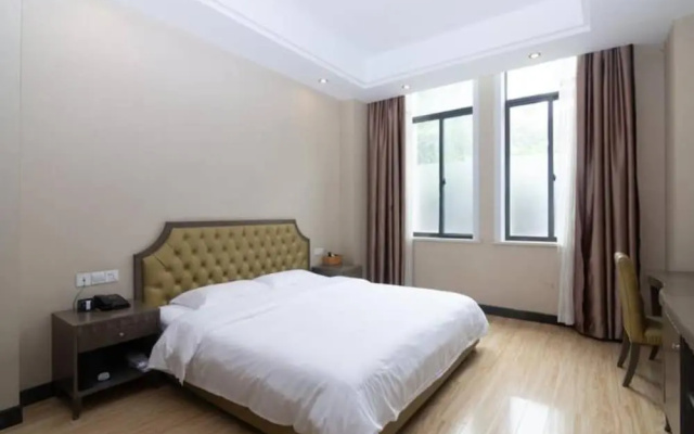 Shine Apartment