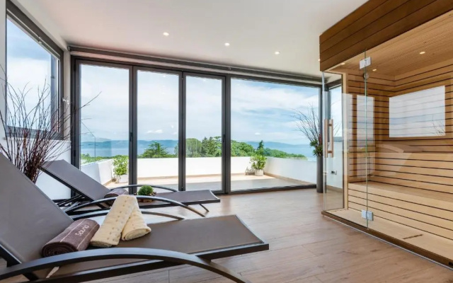 Luxurious Villa Laurea