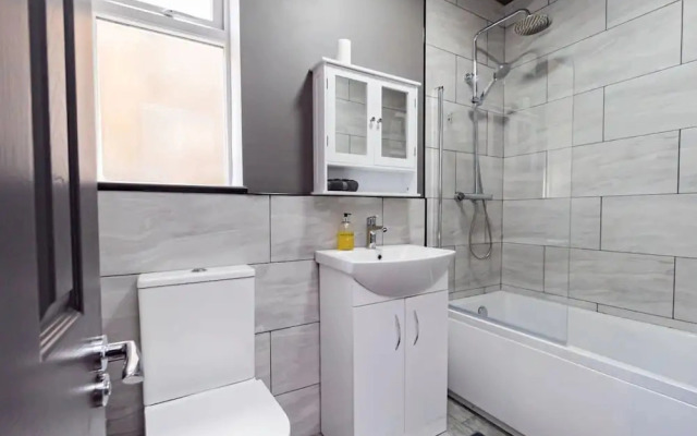 London Heathrow Airport 6 Bedroom Ensuite