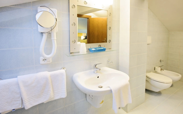 Hotel Benaco