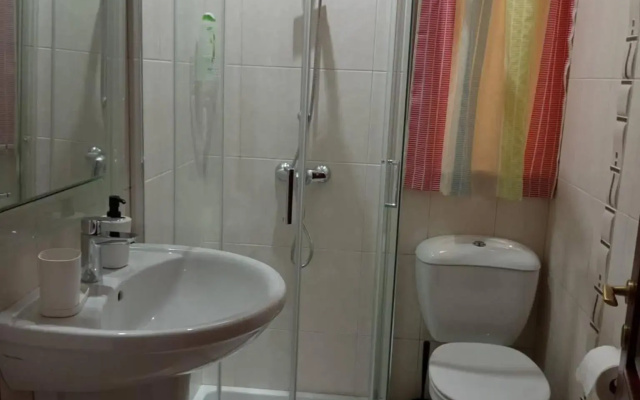 3 Bedroom Air-conditioned Apartment with Roof Terrace