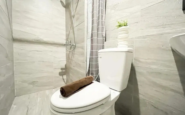 Earth Toned Studio Apartment Collins Boulevard