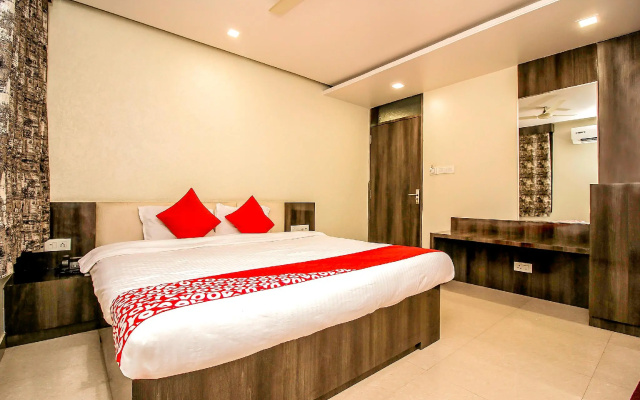 OYO 15424 Hotel Galaxy Palace