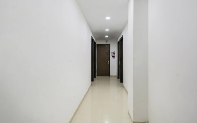 OYO 74279 Hotel Royal King Deluxe