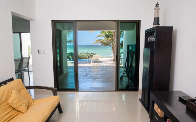 Piña Beach House in San Benito Beach