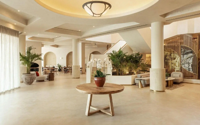 Отель Majestic Cove Hotel
