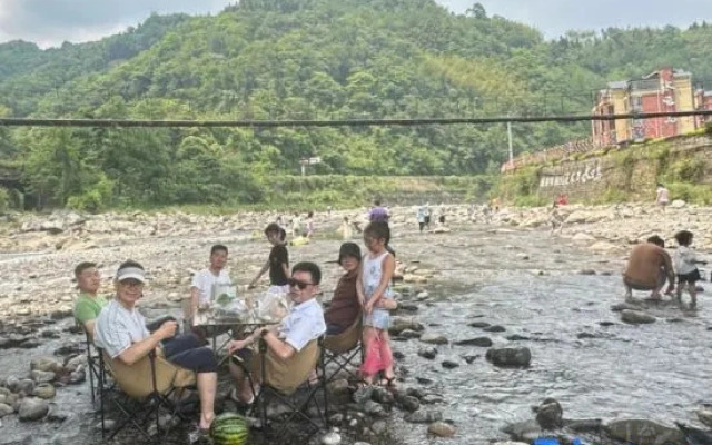 Chengdu Huashuiwan Xiyunqi Hot Spring Homestay