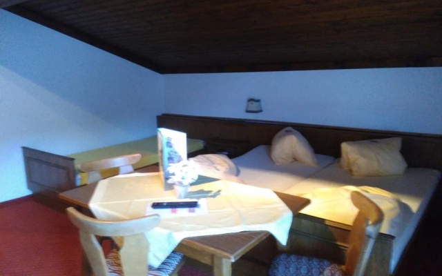 Cafe-Pension Stocker