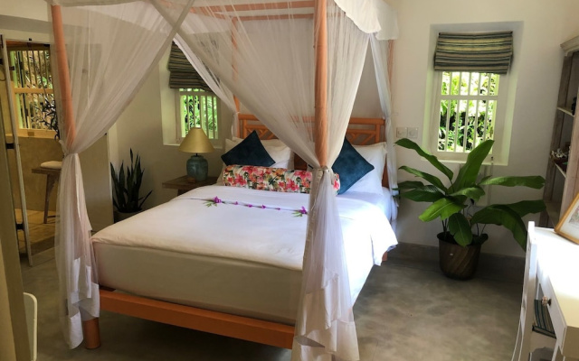 Leonora House, Talpe