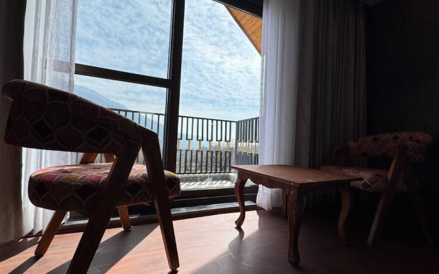 Emroz By Kings Resort