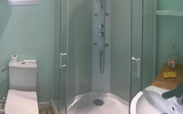 Chambre studio indépendante au calme vue sur piscine